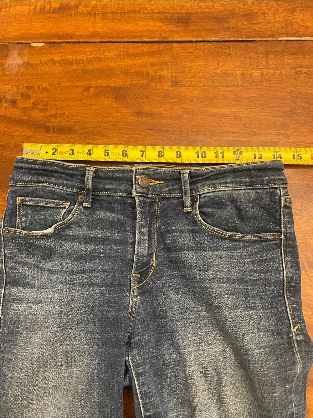 Levi’s Mid Rise Skinny Cutoff Bermuda Shorts Women’s Size 6 Dark Wash Cuffed